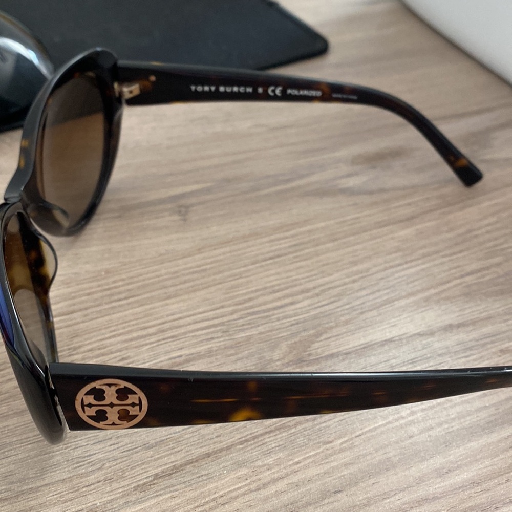 Tory Burch Brown sunglasses. Great condition.